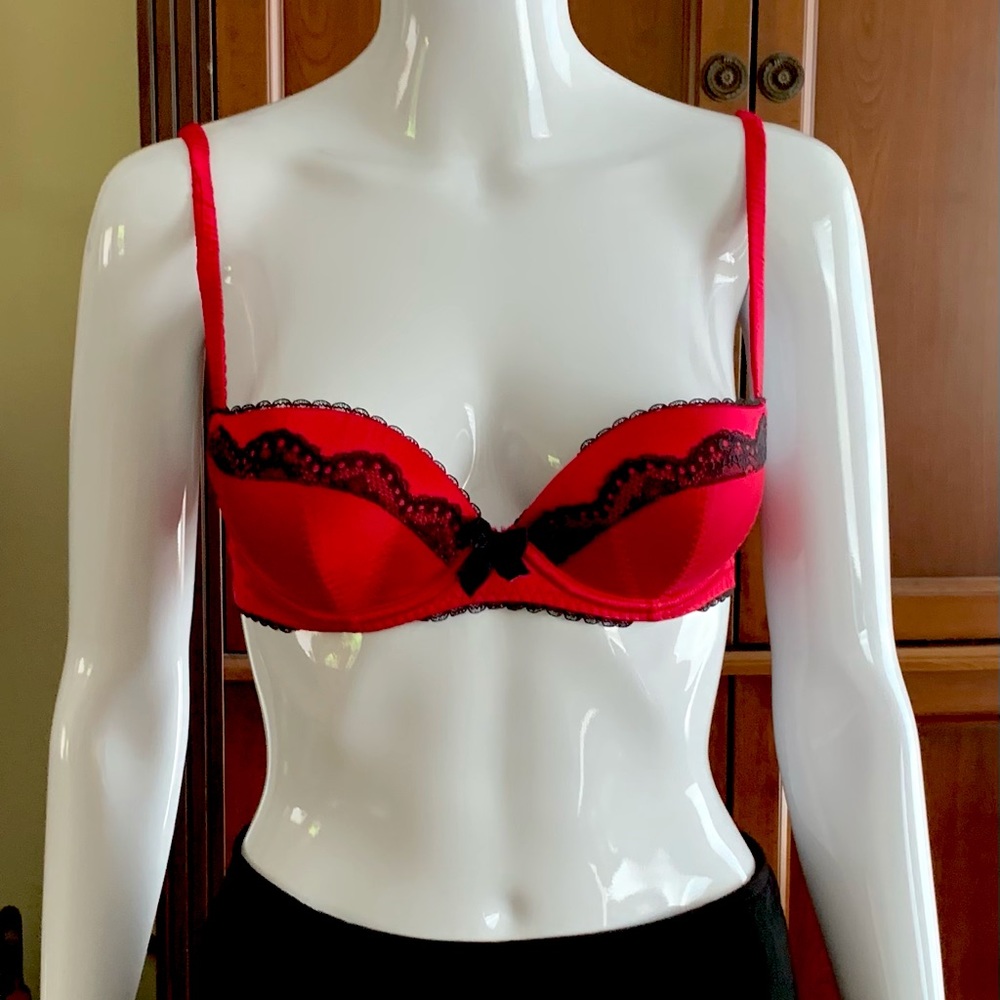 Shiny satin looking bright Red push-up bra with black lace accents UK size 32C